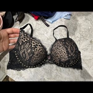 VS Bombshell bra 34A.